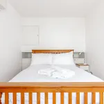 Spacious 4Bd Home Near Excel London!