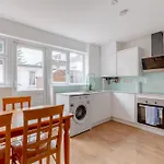 Spacious 4Bd Home Near Excel London!