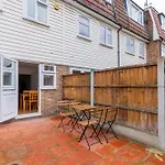 Spacious 4Bd Home Near Excel London!