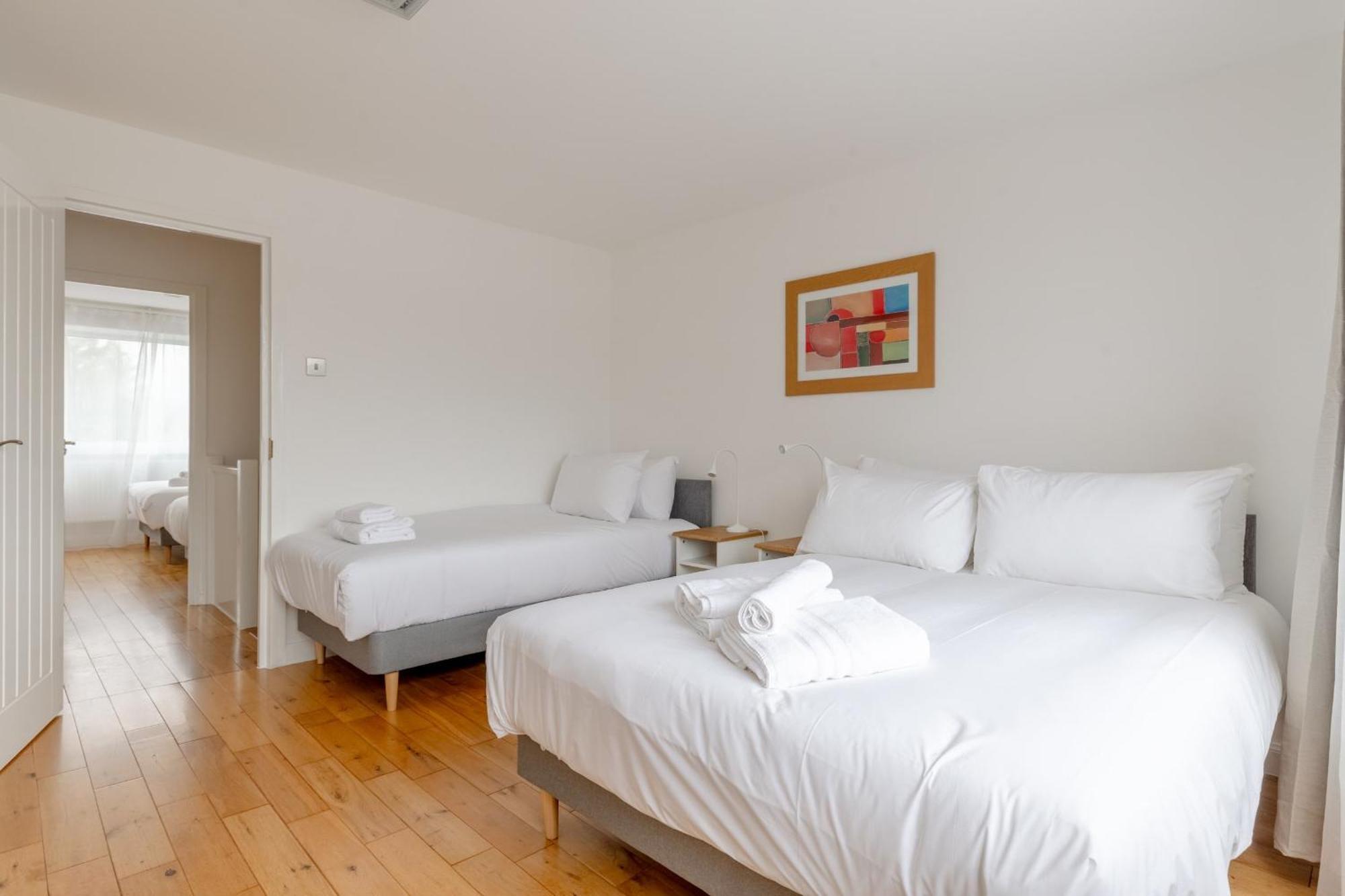 Spacious 4bd Near Excel London! * Londra