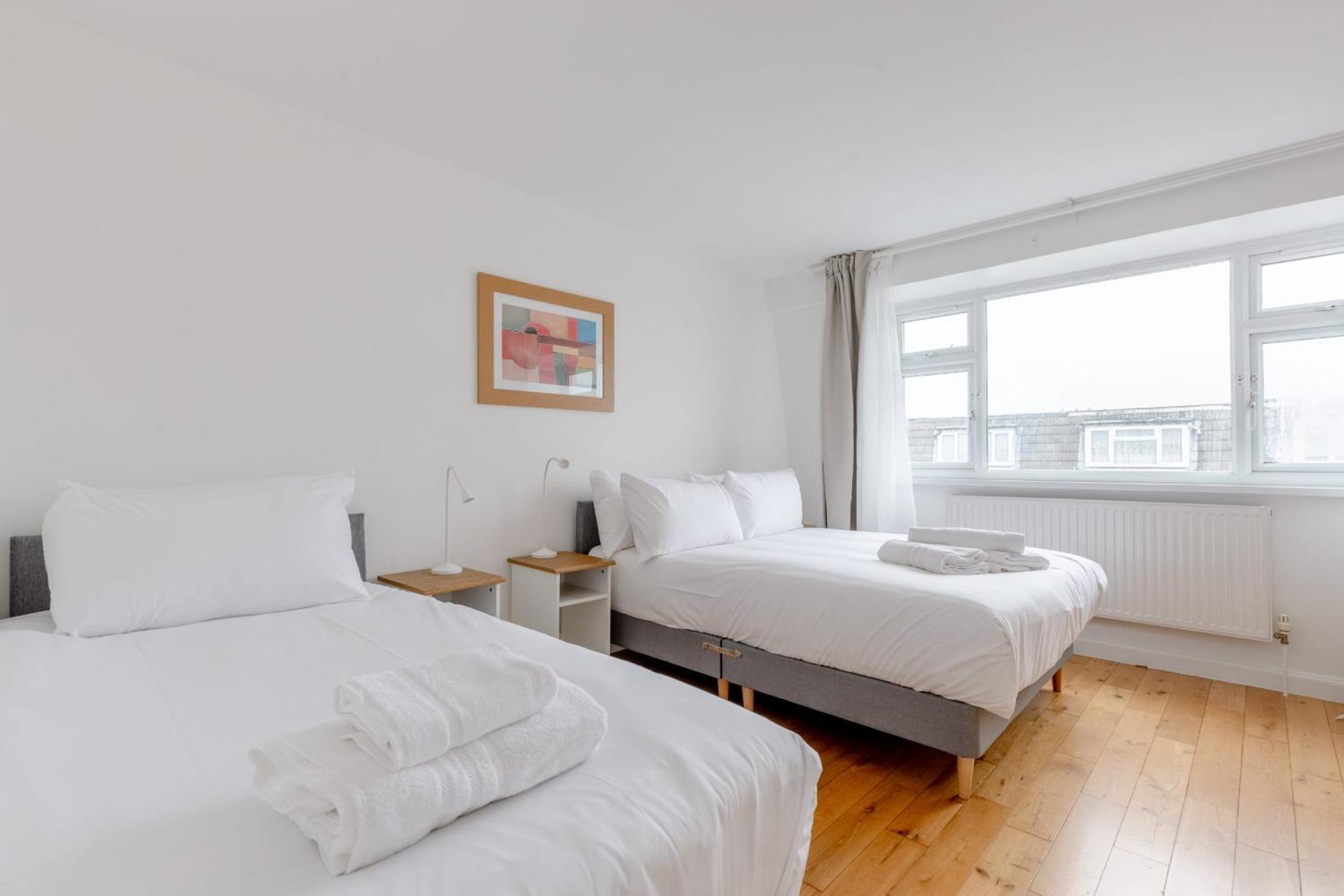 Spacious 4bd Near Excel London! * Londra