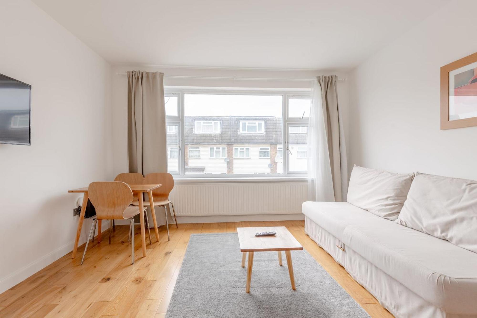 Spacious 4bd Near Excel London! Londra