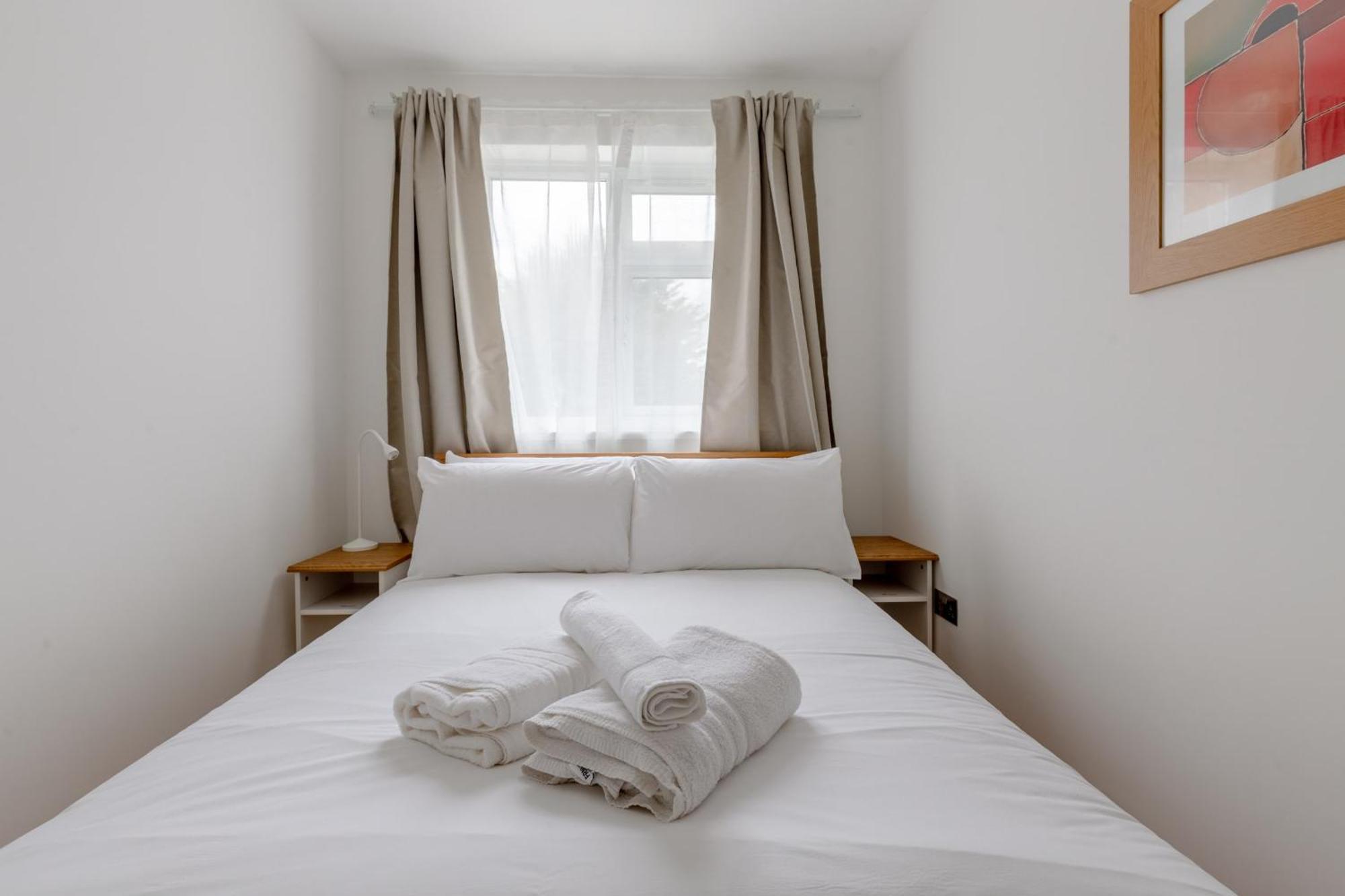 Spacious 4bd Near Excel London! *